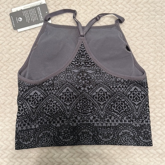 Athleta crop top with build in bra and original padding - Picture 2 of 4